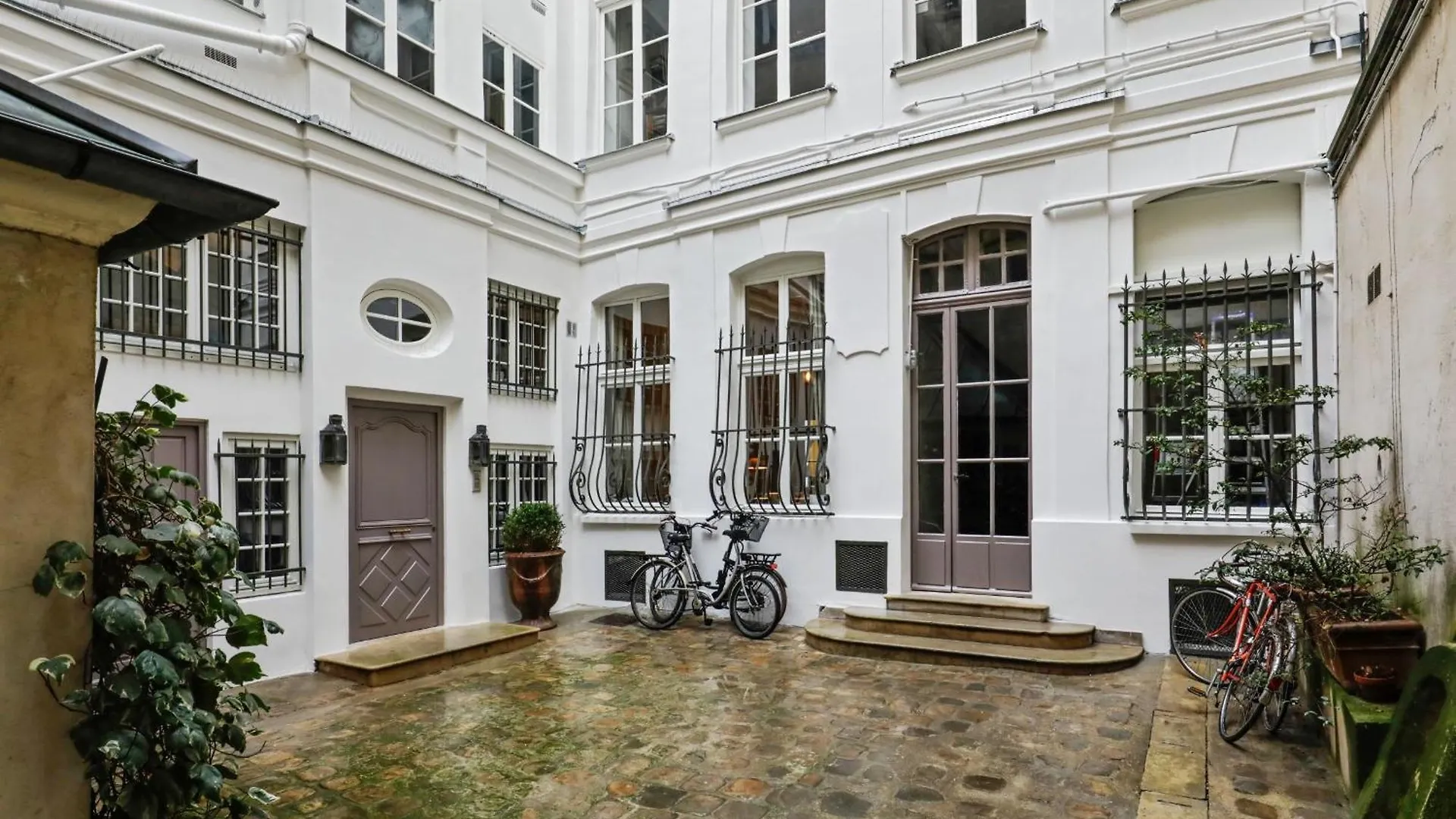 Le Marais & Place Des Vosges - Cityapartmentstay Apartment